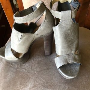 JESSICA SIMPSON ULTRA CHUNKY WOODEN PLATFORM